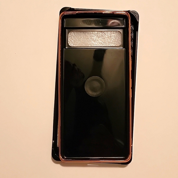 Google pixel 7 pro case (black and gold) - Picture 2 of 3